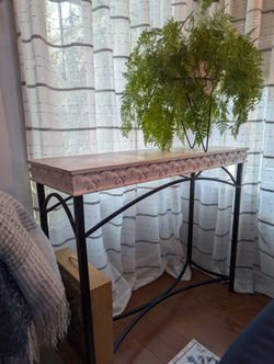 Beautiful Console Table, Iron/wood, Black/white