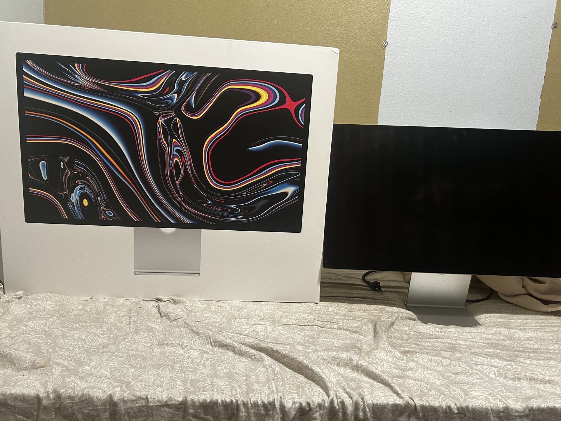 Apple Studio Display 27” 5120 x 2880 Nano-Texture Glass 5K UHD (Tilt-Adjustable Stand)