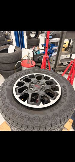 New Toyota Tacoma , Fourrunner Tundra & Land Cruiser OEM Rims and tire sets