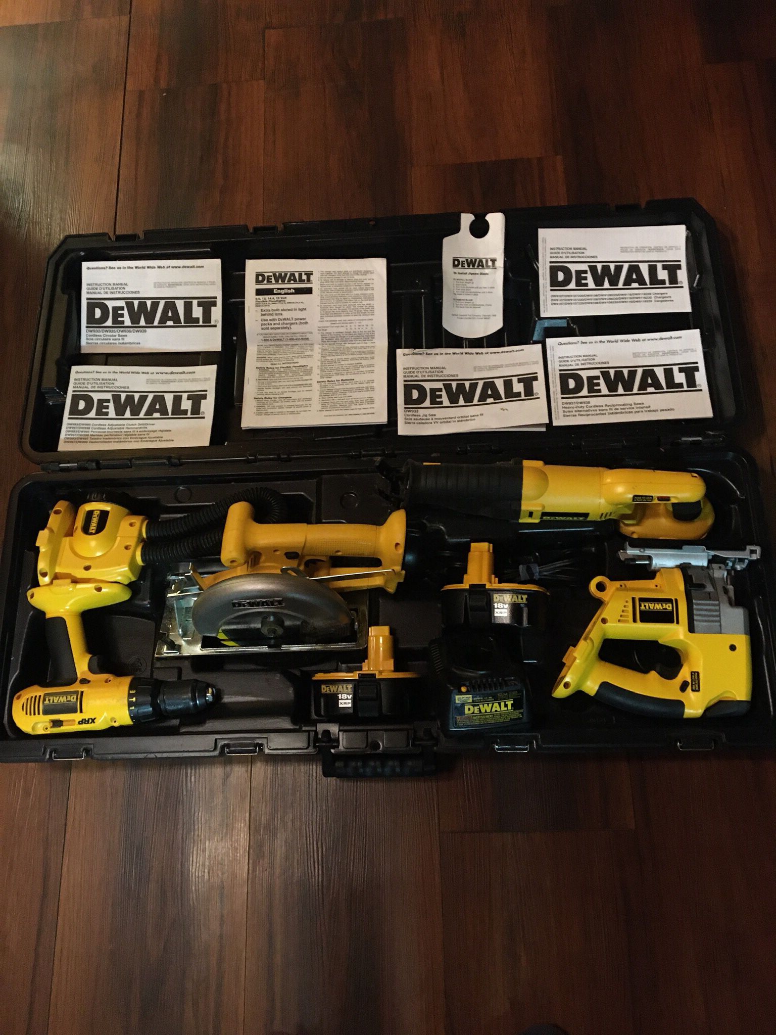 Like New ! DeWalt Tool Set