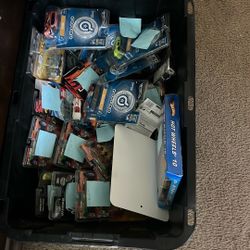 ALOT OF HOT WHEELS 