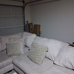 Sectional coughe In Good Condition Pets Free