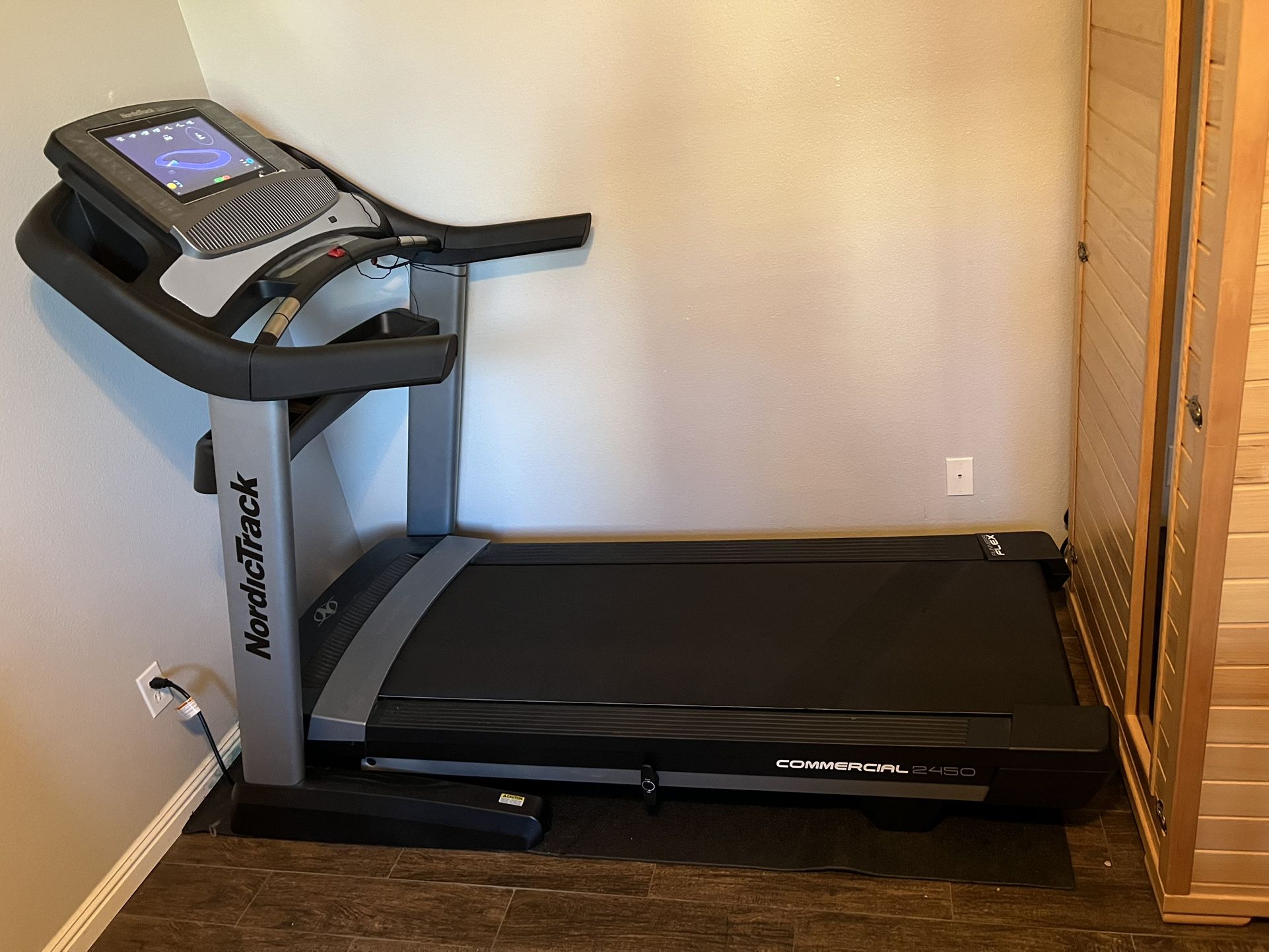 Nordic track Commercial 2450 Treadmill
