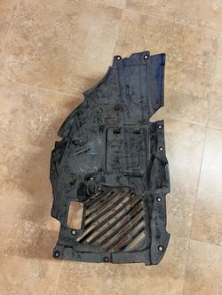 Bmw f32/f33 passenger front fender liner