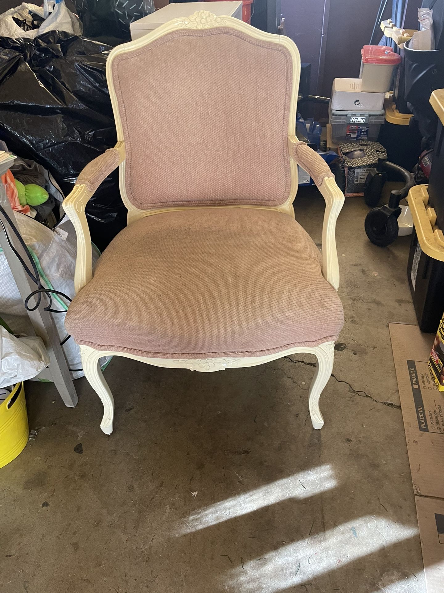 BEAUTIFUL ANTIQUE CHAIR REAL WOOD