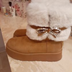 GUESS NUBUCK BOOTS SIZE 8