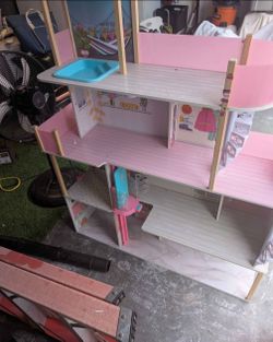Barbie doll house and other Barbie toys