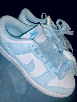 Nikes sz 6