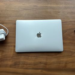 MacBook Pro 13-inch, 2017 NO DISPLAY