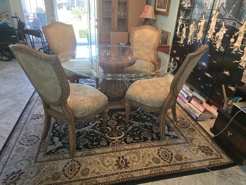 Dinning Table And Chairs Set
