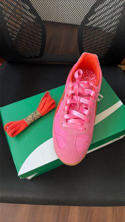 Pink pumas so pretty!