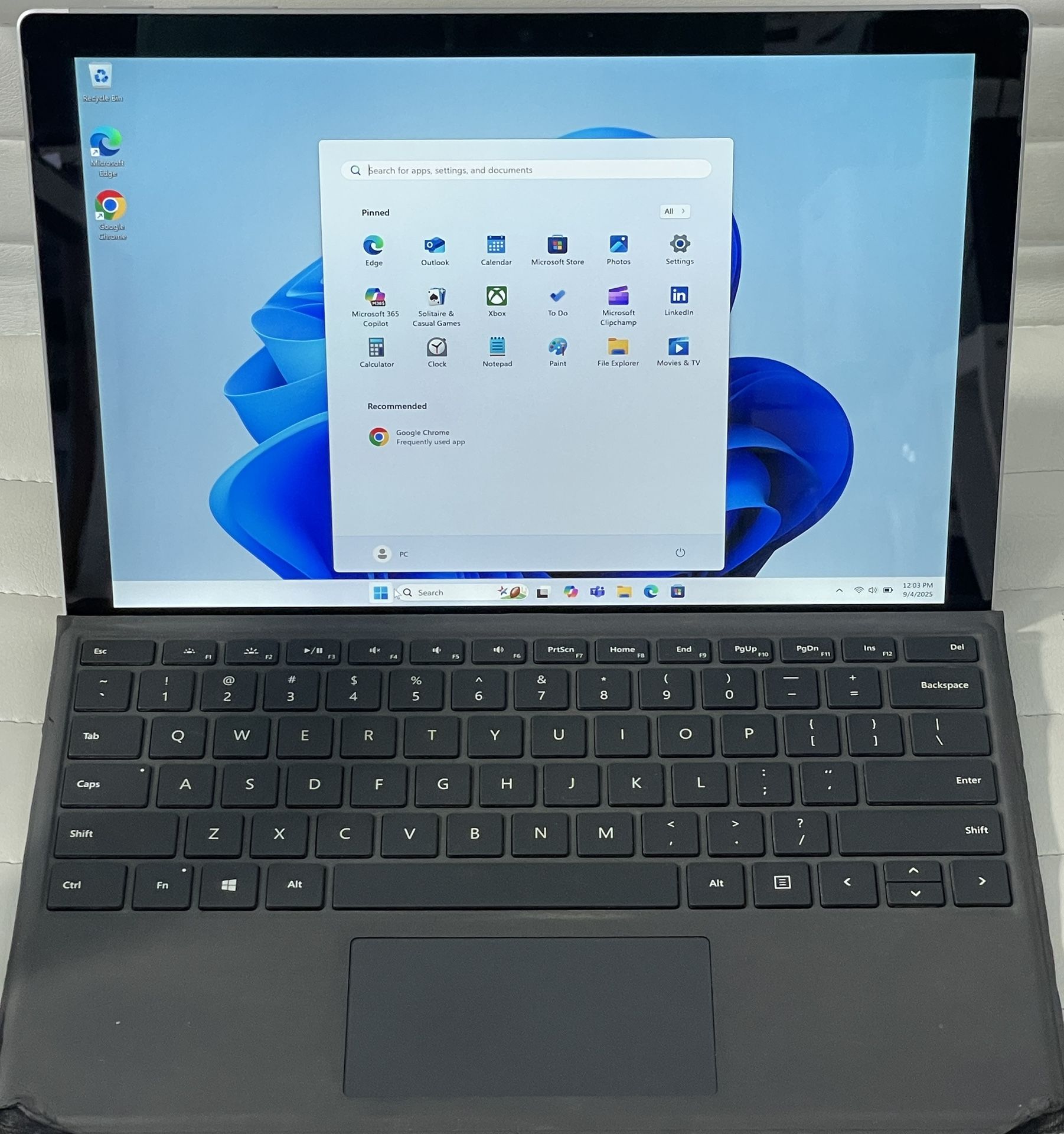 Laptop/ Tablet Microsoft Surface Pro 6 - 1796- Touchscreen - Intel Core i5, - Ram 8GB RAM - Drive 128GB SSD, Windows 11 
