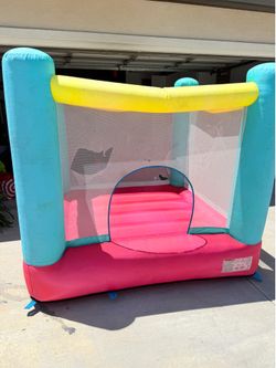 Bounce house (small kids)