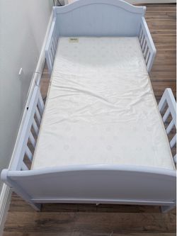 Toddler bed