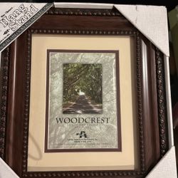 Woodcrest Holds 5”x7” Photo  or 8x10 Frame