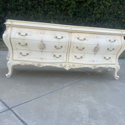 Silik - Bedroom Set (CA King Bed Frame, 2 nightstands, 1 dresser with mirror).