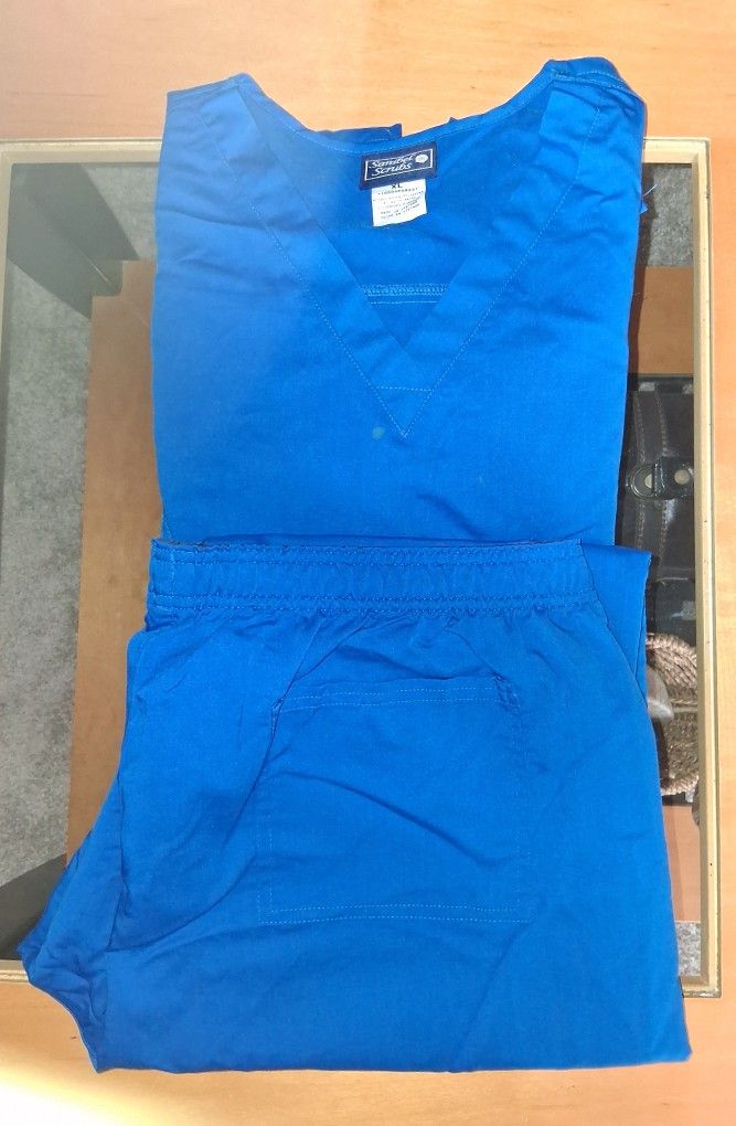 XLARGE 2 piece scrubs set royal blue top and pants $10 FIRM for both