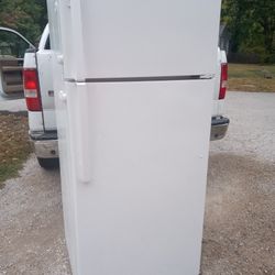 GE Smaller Refrigerator Clean Works Perfect