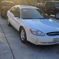 1999 Ford Taurus