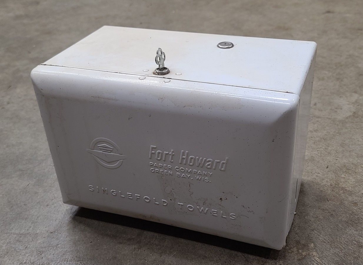 Vintage Fort Howard White Metal Paper Towel Dispenser With Key