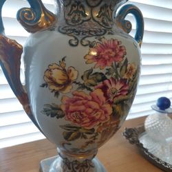 BEAUTIFUL HAND PAINTED COVETED URN