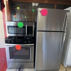 fridge,stove And microwave set $650
