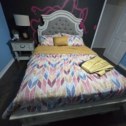 Full Size Bedroom collection, Vanity, Dresser, Nightstand, Mattress