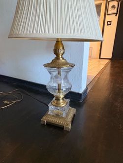 Vintage Crystal & Brass Urn Table Lamp – Hollywood Regency / French Empire Style  Elegant vintage table lamp in the Hollywood Regency style. Features 