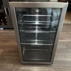 **BROKEN** Mini Fridge