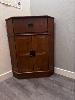 Tri corner cupboard