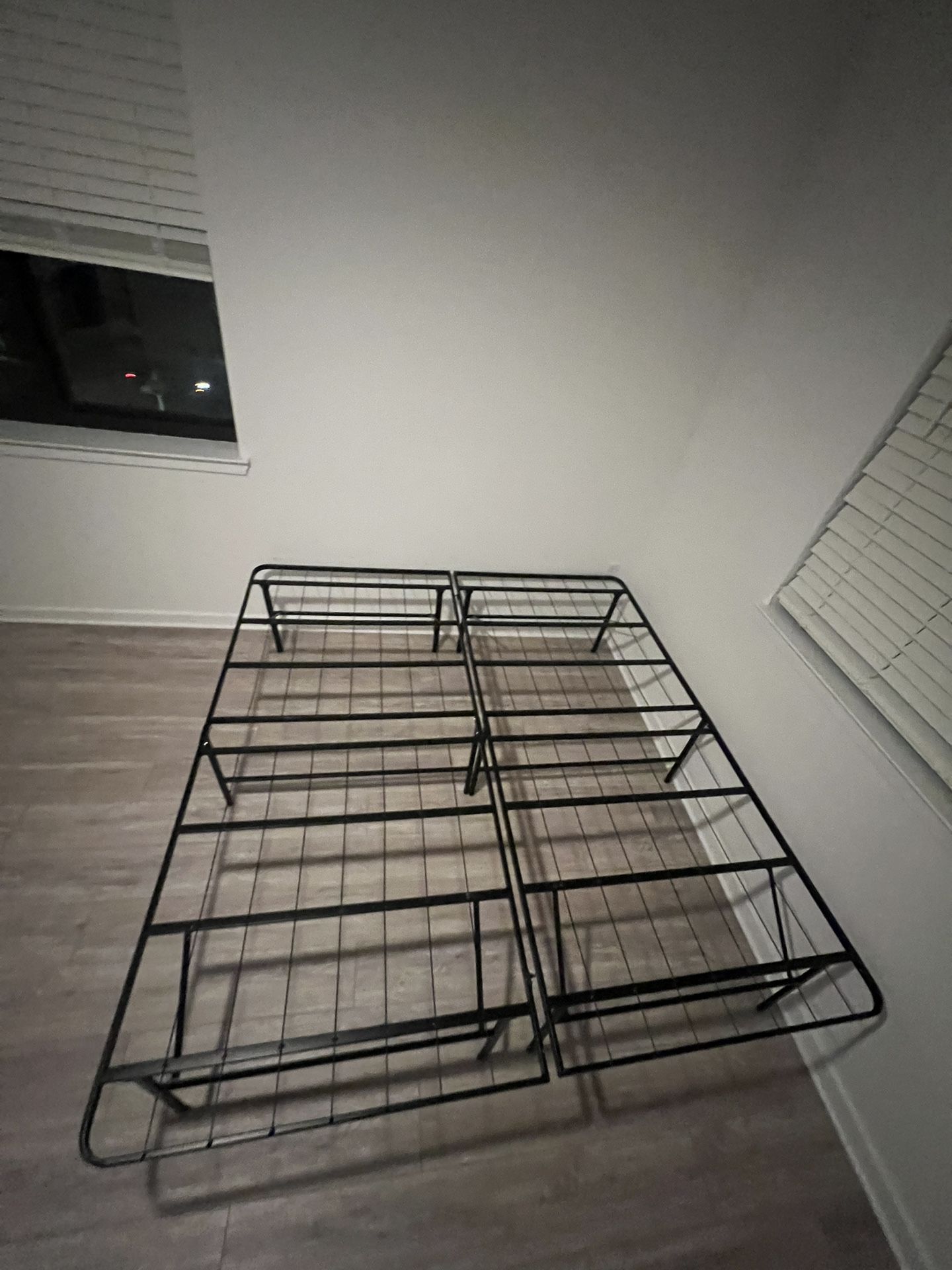 king size bed OR 2 twin bed frames READ DESCRIP!