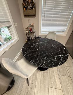 Round Table with 4 Chairs