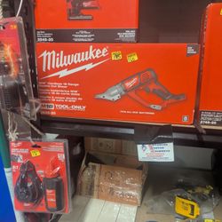 Milwaukee M18 Cordless 18 Gauge Double Cut Shear 