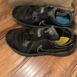 Kids Nike Size 1Y