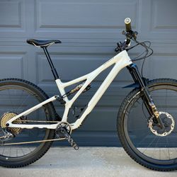 2022 XX1 Stumpjumper w/ $2,500 Roval Control SL Wheel Upgrade 