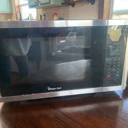 900 W Magic Chef Microwave