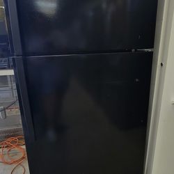 Black Whirlpool Refrigerator top Freezer With Warranty Delivery Available Fee depends on Address 🚚 🛻 🏠 