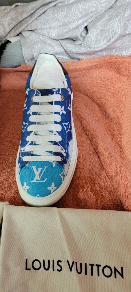 Louis Vuitton Monogram Sneakers- Size 7 for Sale in Bedford, NY