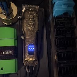 Begginer Barber Clipper And Fx3 Trimmer Wahal Clipper And China Trimmer With 2 Brushed And Sanex TRADES accepted✅