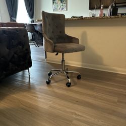 2 Swivel Bar Stools