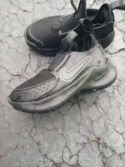 Nike Flex. Black. Size Youth 8C