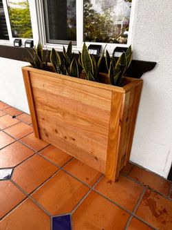 Cedar wood planter