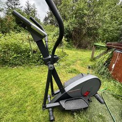 ProForm Elliptical – Compact & Smooth Ride