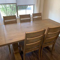 Table and 5 chairs 