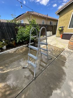 Above ground pool ladder 42”