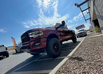On sale. 2.5” leveling kit with installation.