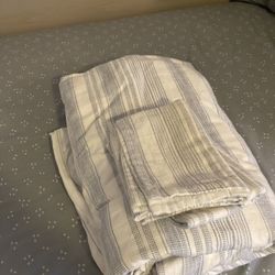 Pottery Barn Brand New King Size Duvet And Pillow Cases