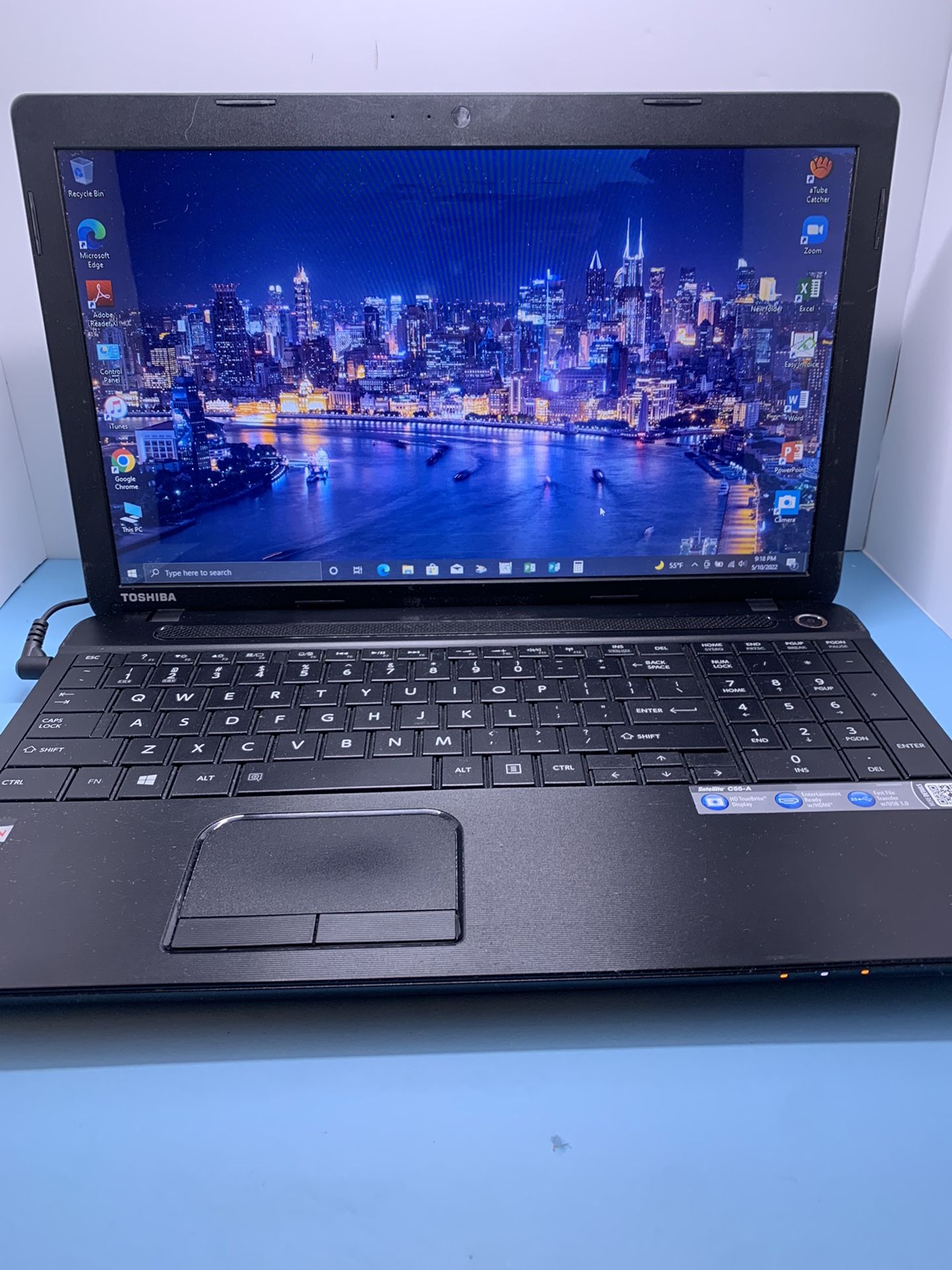 ..TOSHIBA SATÉLITE . .C55D-A….250 GB GB…..8.0 RAM . READY FOR CLASSES ON LINE OR WORK FROM HOME