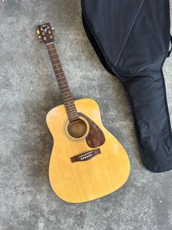 Yamaha F335 Acoustic Guitar with Gig Bag