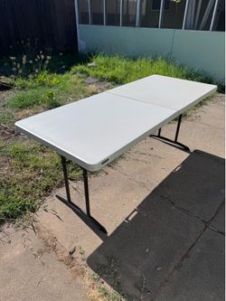 6ft foldable Lifetime table